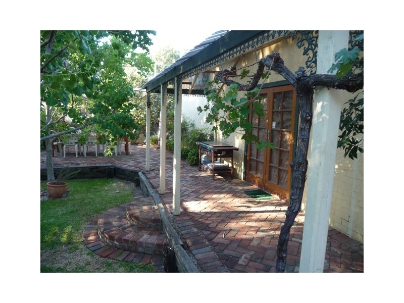 2B Williams Road, Melville WA 6156