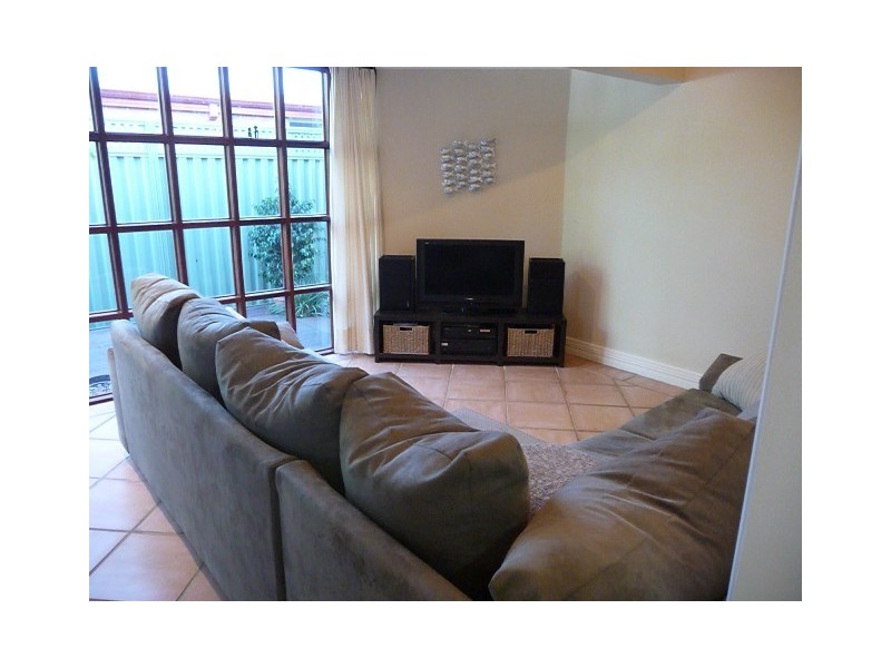 2B Williams Road, Melville WA 6156