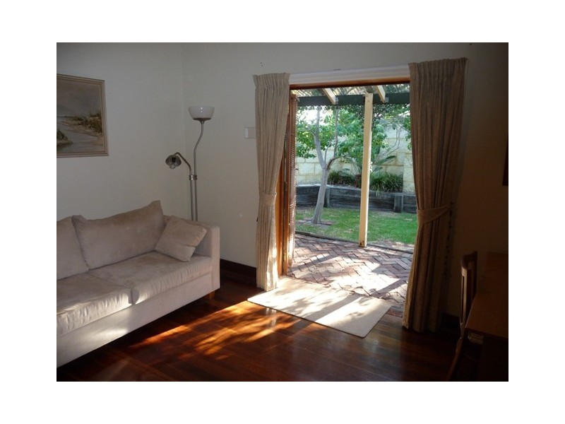 2B Williams Road, Melville WA 6156