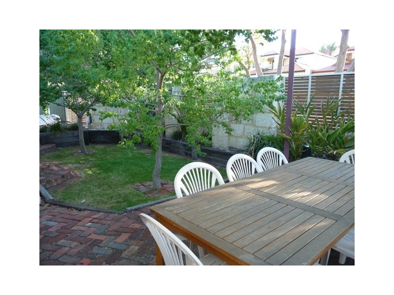 2B Williams Road, Melville WA 6156