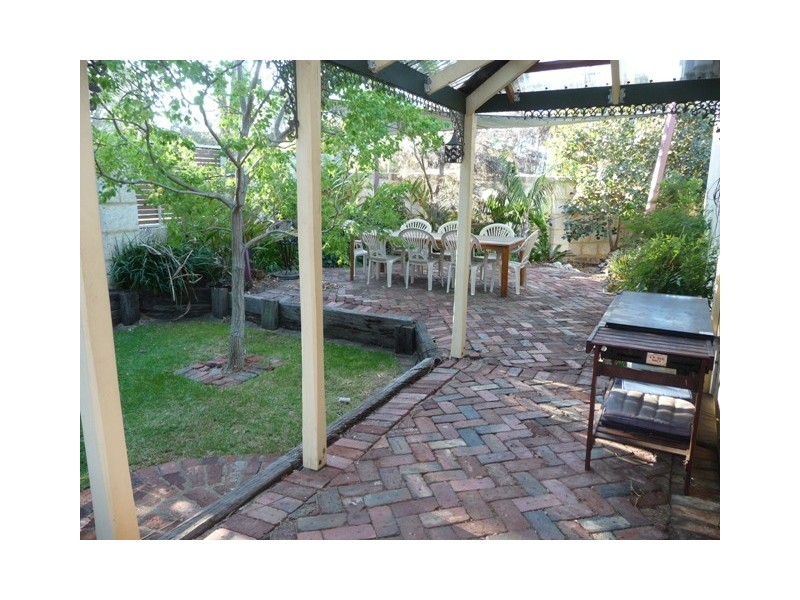 2B Williams Road, Melville WA 6156