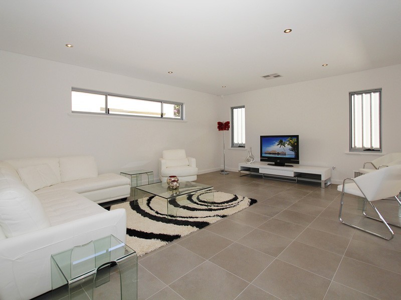 2/51 Wray Avenue, Fremantle WA 6160