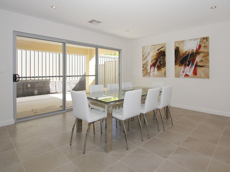 2/51 Wray Avenue, Fremantle WA 6160