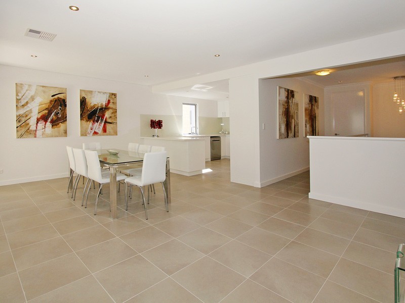 2/51 Wray Avenue, Fremantle WA 6160