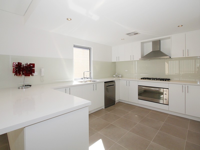 2/51 Wray Avenue, Fremantle WA 6160