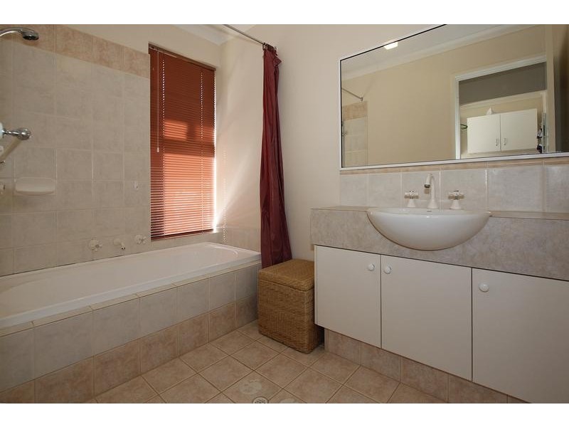 28 McLean Street, Melville WA 6156