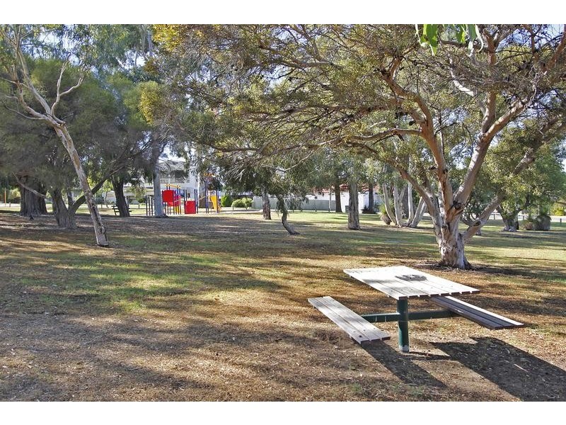 28 McLean Street, Melville WA 6156