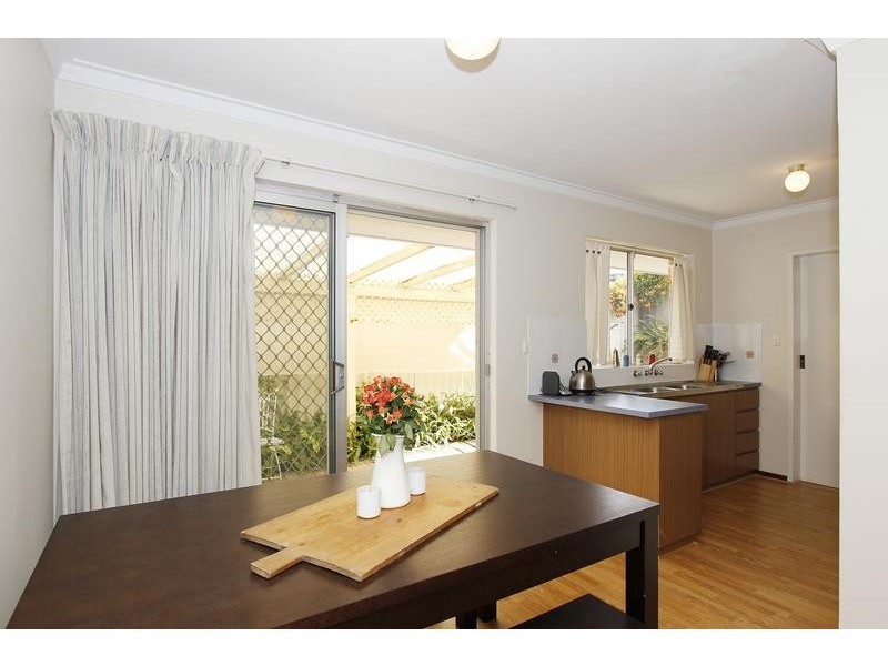 2/259 Preston Point Road, Bicton WA 6157
