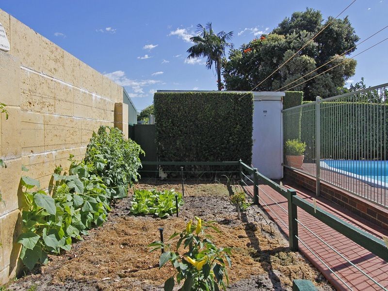 141 Kitchener Road, Alfred Cove WA 6154