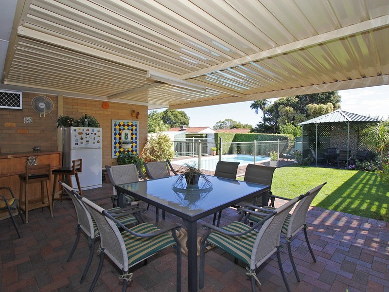 141 Kitchener Road, Alfred Cove WA 6154