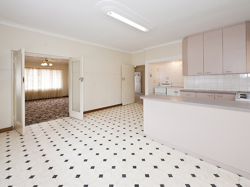 99 Rome Road, Melville WA 6156