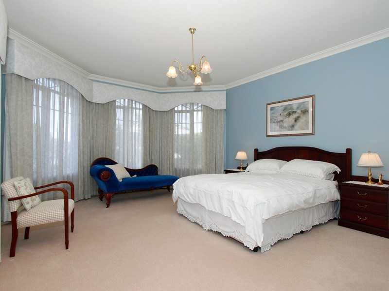 5 Linton Road, Attadale WA 6156