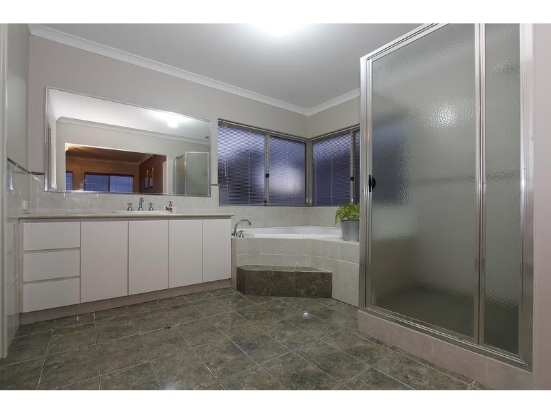 21 Olding Street, Melville WA 6156