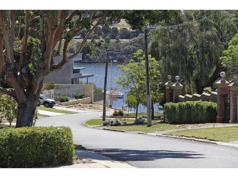 9 Crewe Street, Bicton WA 6157