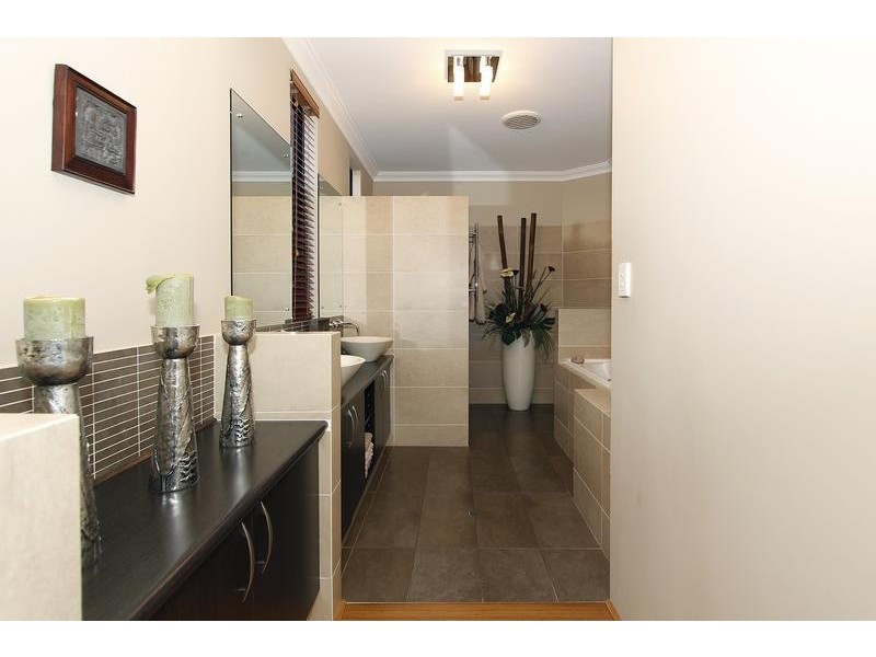 24B Windfield Road, Melville WA 6156