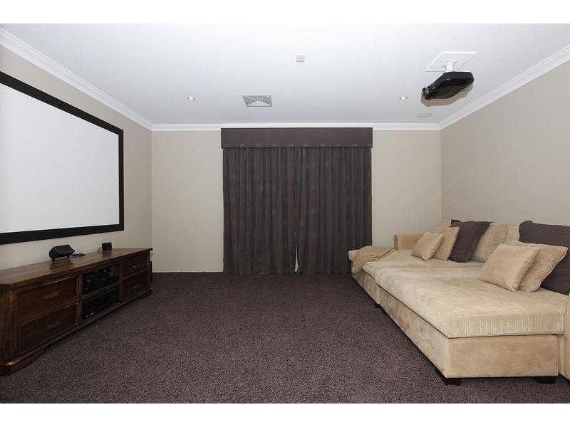 24B Windfield Road, Melville WA 6156