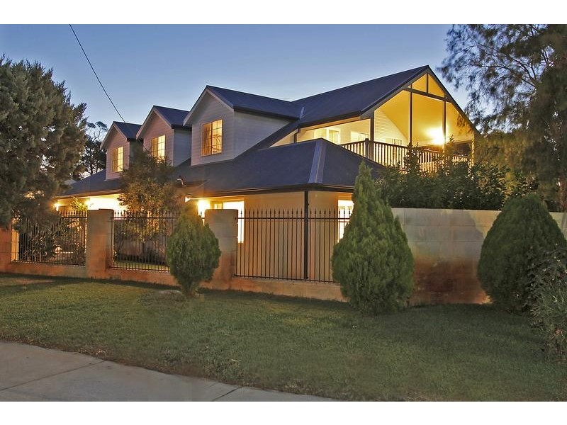 5 Potts Street, Melville WA 6156