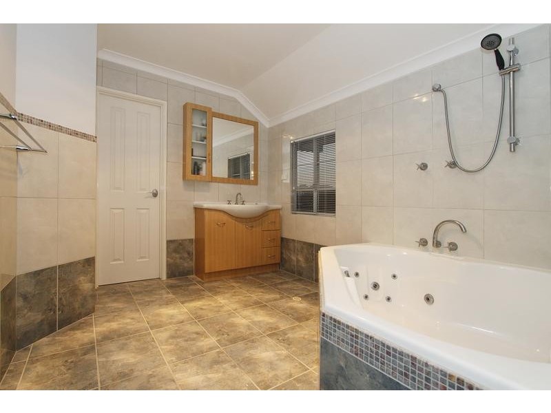 5 Potts Street, Melville WA 6156