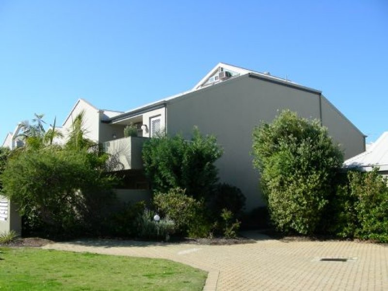 16/4 Waterway Court, Churchlands WA 6018