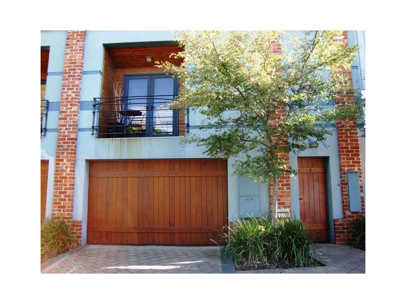 4/10 King William Street, South Fremantle WA 6162