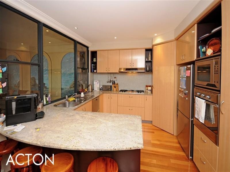 8/7 Centro Avenue, Subiaco WA 6008