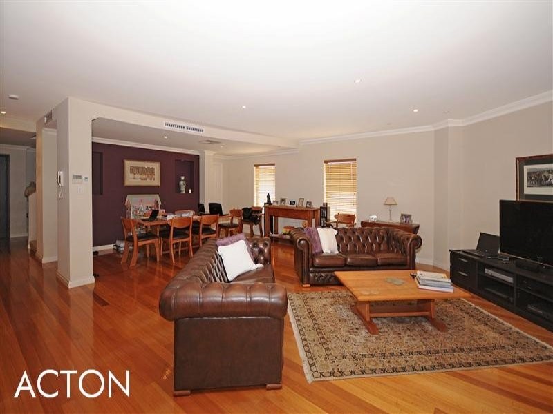 8/7 Centro Avenue, Subiaco WA 6008