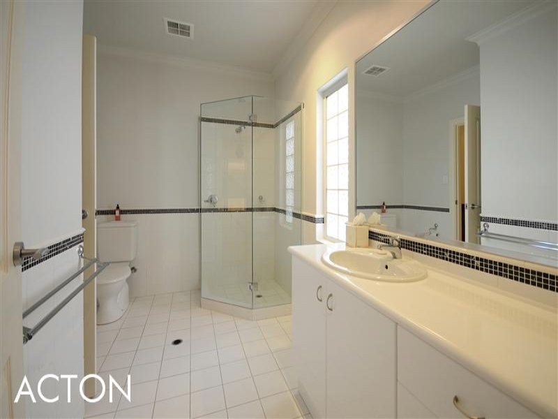 8/7 Centro Avenue, Subiaco WA 6008