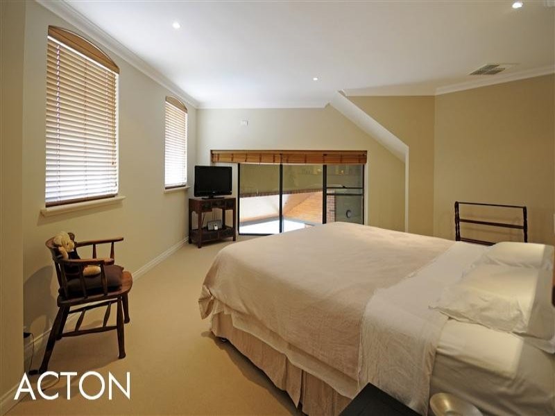 8/7 Centro Avenue, Subiaco WA 6008