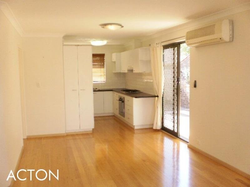 2/42 Lockhart Street, Como WA 6152