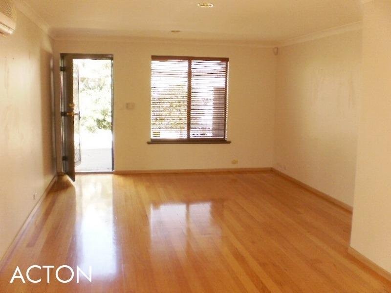 2/42 Lockhart Street, Como WA 6152