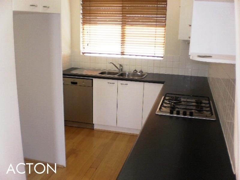 2/42 Lockhart Street, Como WA 6152