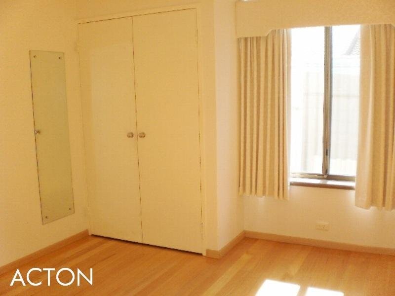 2/42 Lockhart Street, Como WA 6152