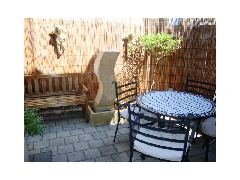 2/9 Kingston Avenue, West Perth WA 6005