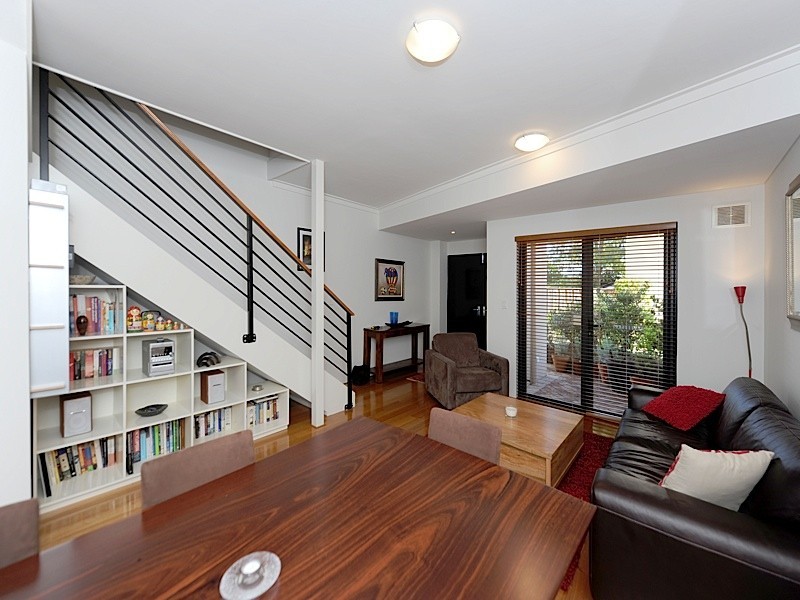 18/10 Kimberley Street, West Leederville WA 6007