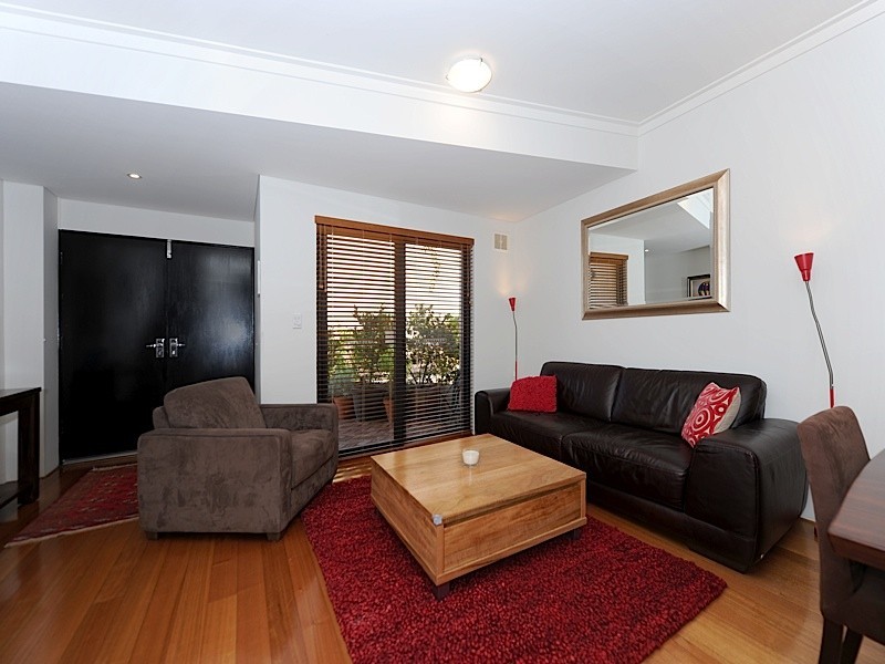 18/10 Kimberley Street, West Leederville WA 6007
