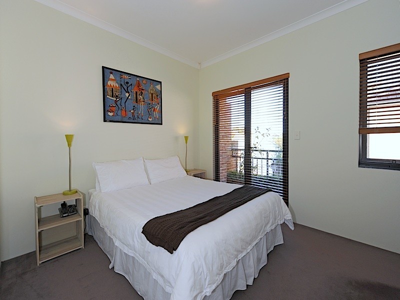 18/10 Kimberley Street, West Leederville WA 6007