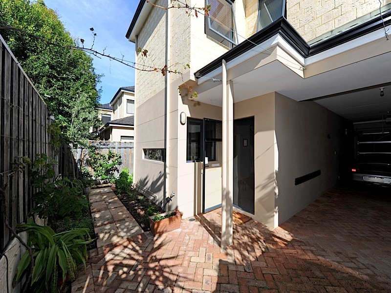 18/10 Kimberley Street, West Leederville WA 6007
