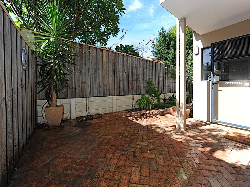 18/10 Kimberley Street, West Leederville WA 6007