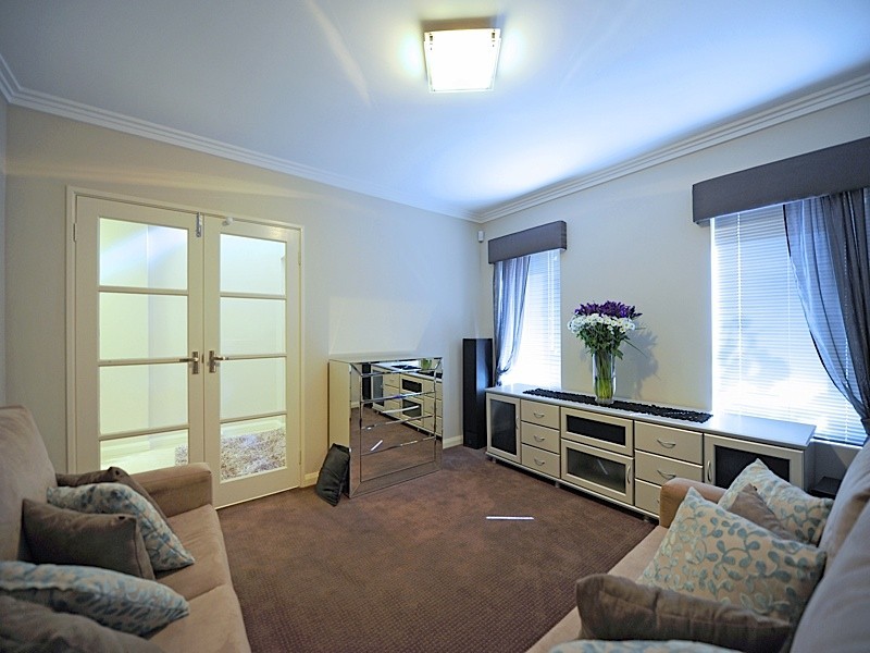 107 Peninsula Road, Maylands WA 6051