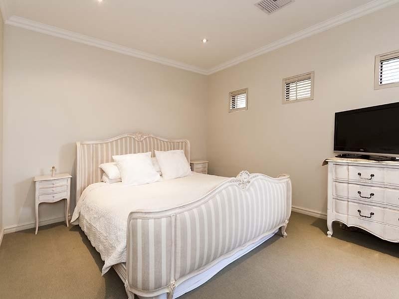 2/15 Caddy Avenue, West Leederville WA 6007