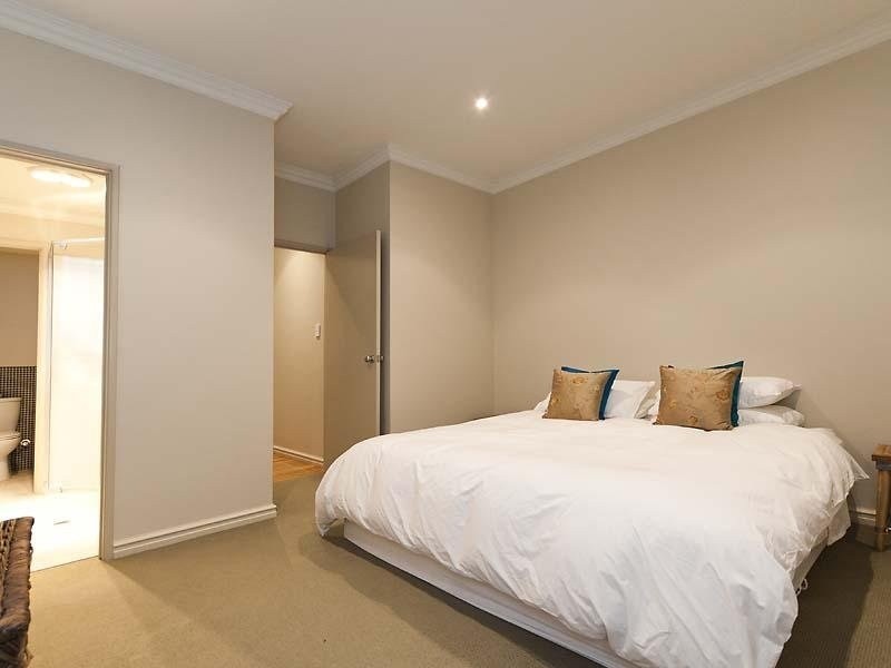 2/15 Caddy Avenue, West Leederville WA 6007