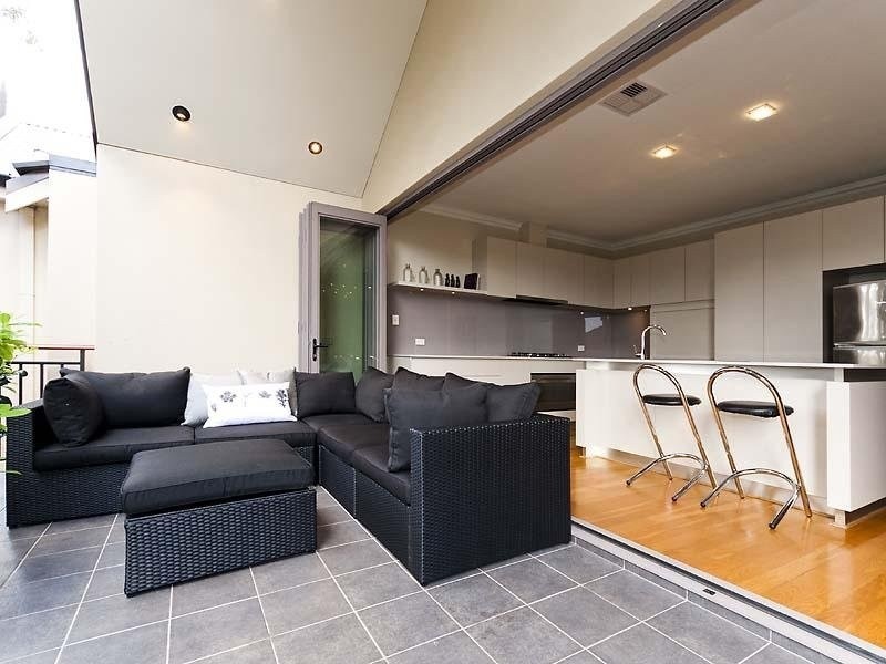 2/15 Caddy Avenue, West Leederville WA 6007