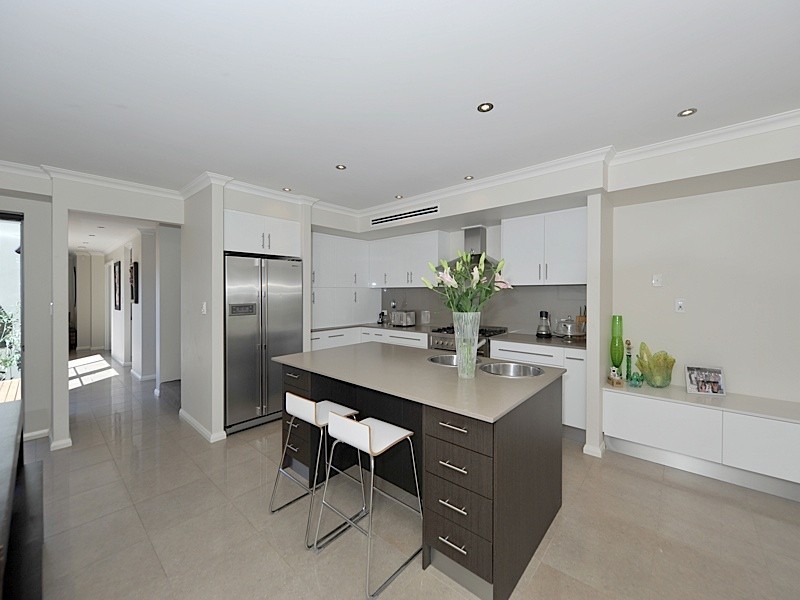 77 Lansdowne Lane, Jolimont WA 6014