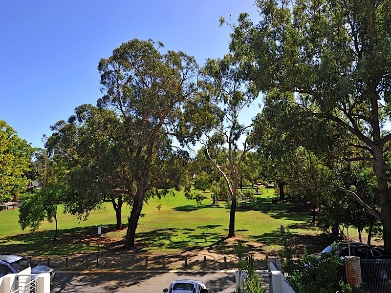 77 Lansdowne Lane, Jolimont WA 6014