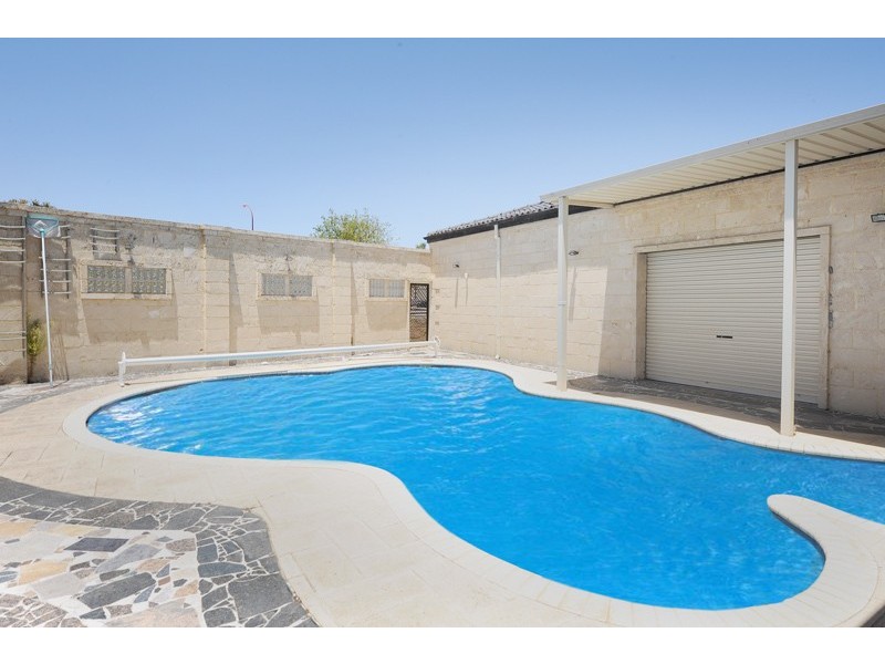 5 Grayswood Court, Landsdale WA 6065