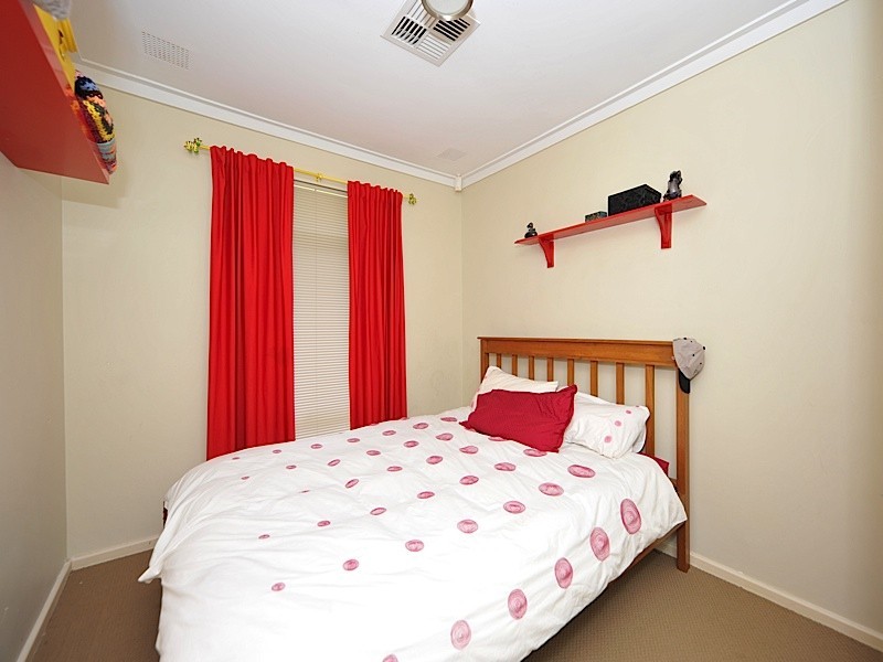 18 Jervois Street, Dianella WA 6059