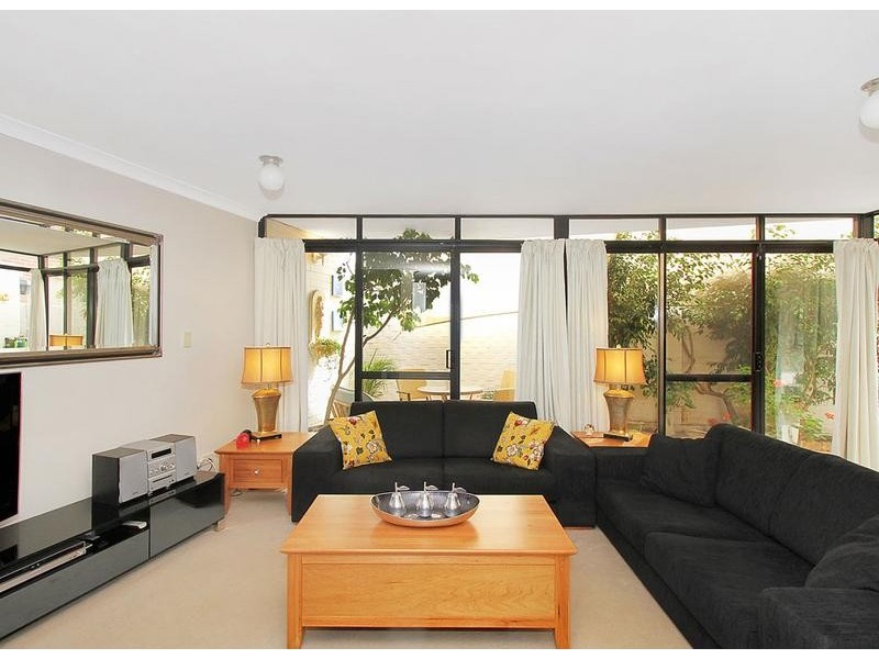 2/27 Troy Terrace, Daglish WA 6008