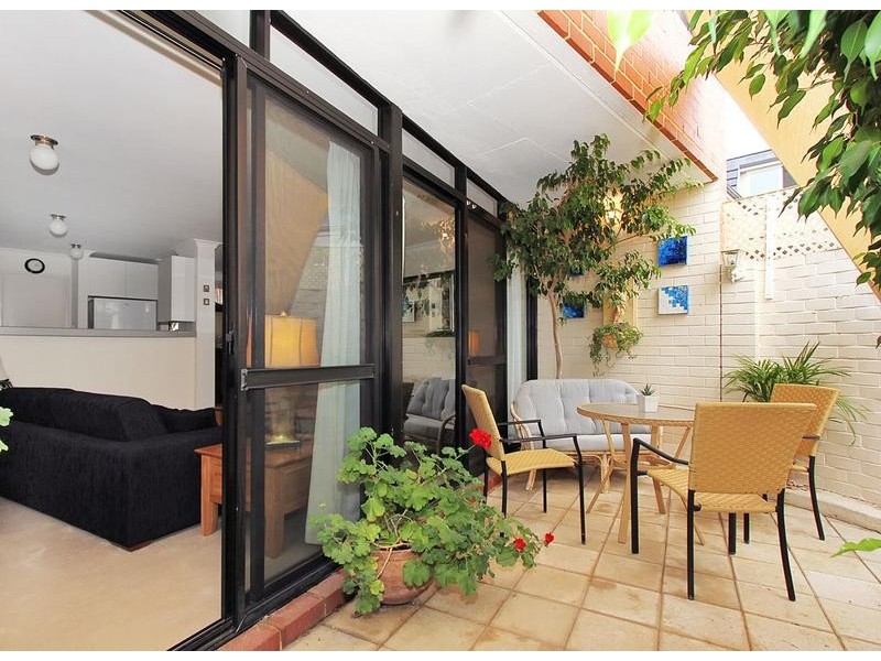 2/27 Troy Terrace, Daglish WA 6008