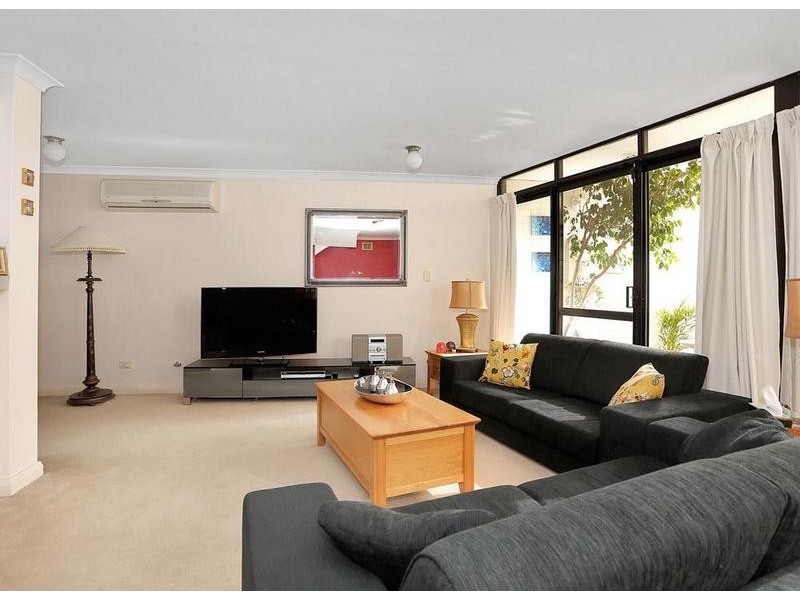 2/27 Troy Terrace, Daglish WA 6008