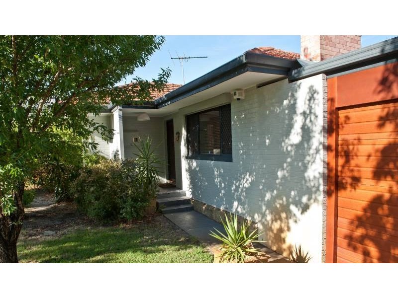 4 Irwin Road, Embleton WA 6062